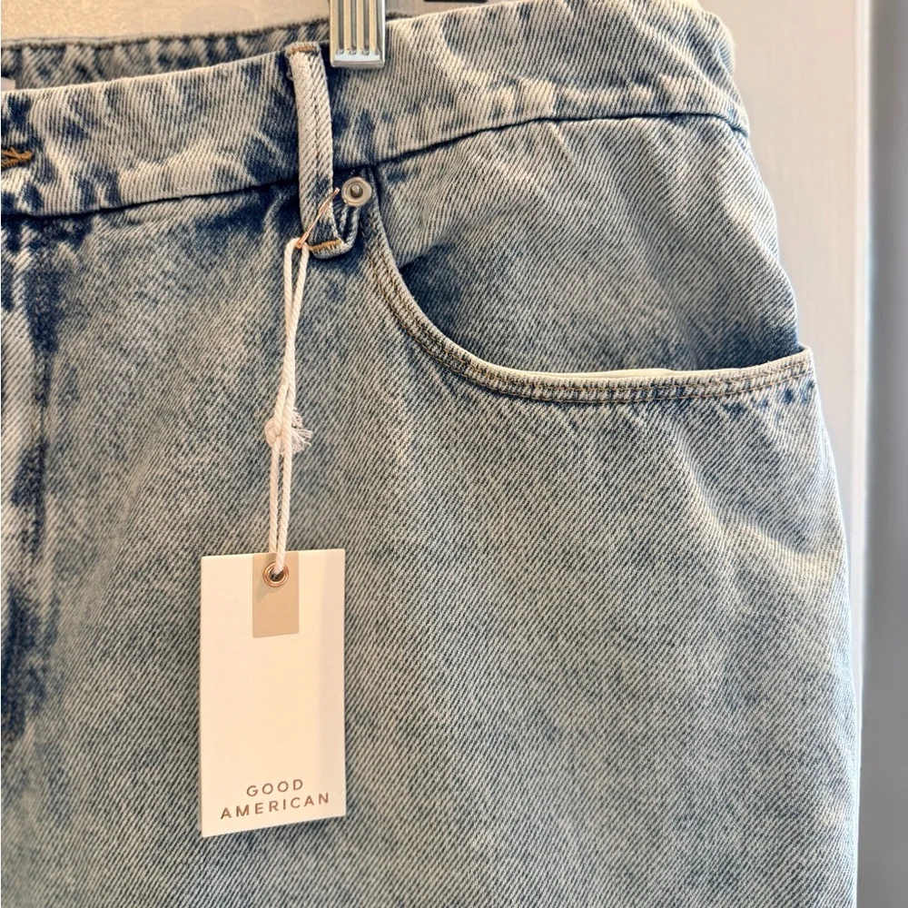 NWT Good American Beachy Distressed hi-Rise Curvy Jeans